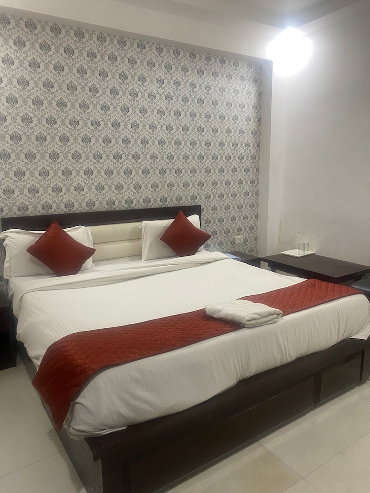Deluxe Room, City View