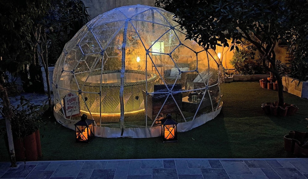 Relax in Elliniko Hidden Gem-vintage Bungalow With Garden and Hot Tub in an Iglo, Billede 33