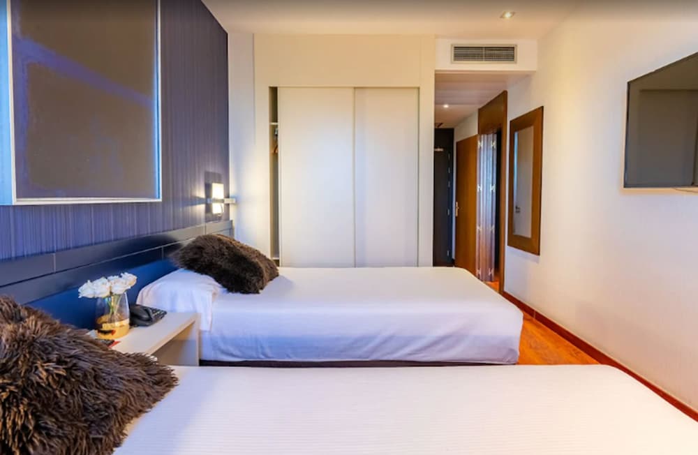 Standard Double or Twin Room - Photo 5