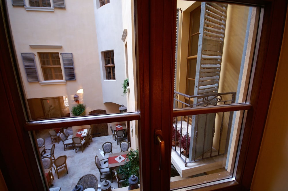 Classic Double Room, Patio photo 3