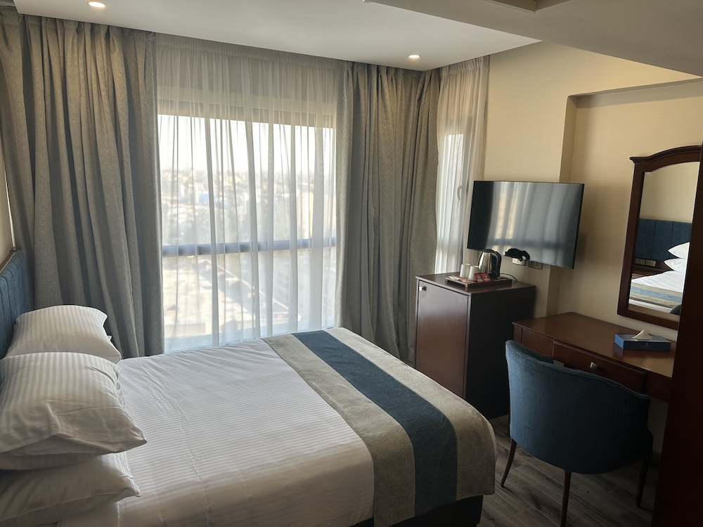 Superior Room City View - Photo 1