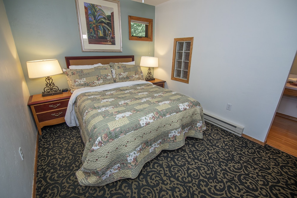 Suite, 1 Queen Bed with Sofa bed (Second Floor) photo 2