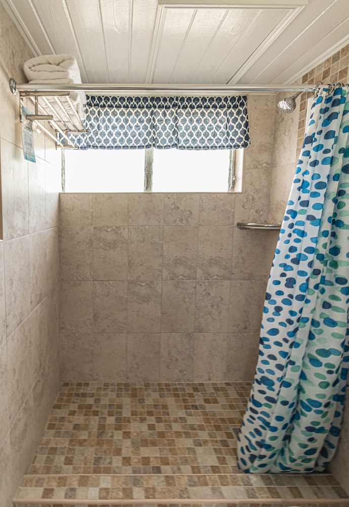Junior One Bedroom - Photo 5