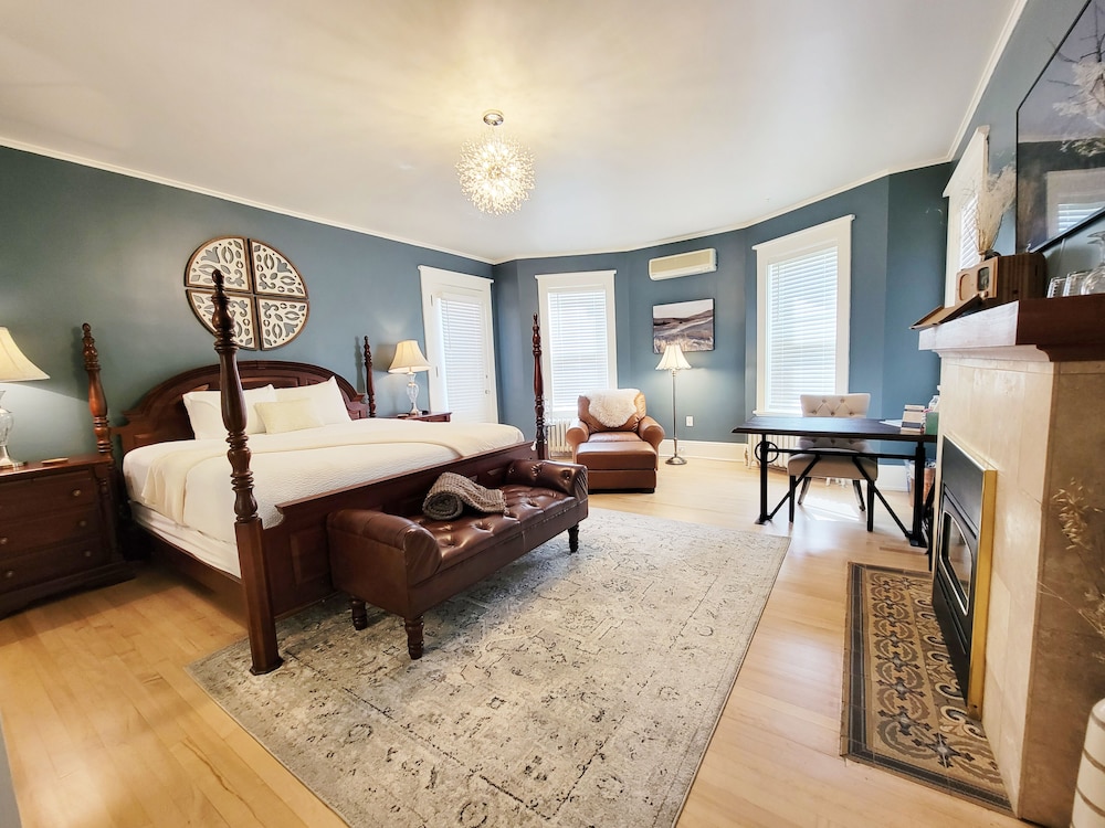 Creekside Suite