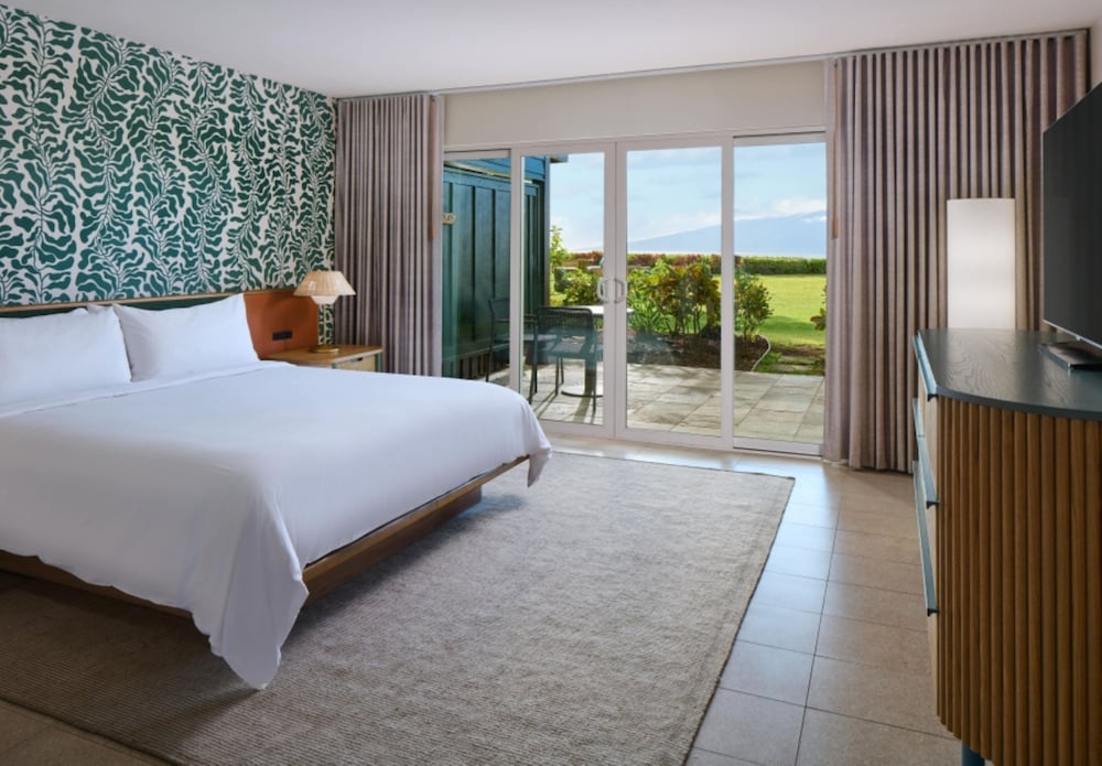 Royal Bungalow, 1 King Bed, Oceanfront