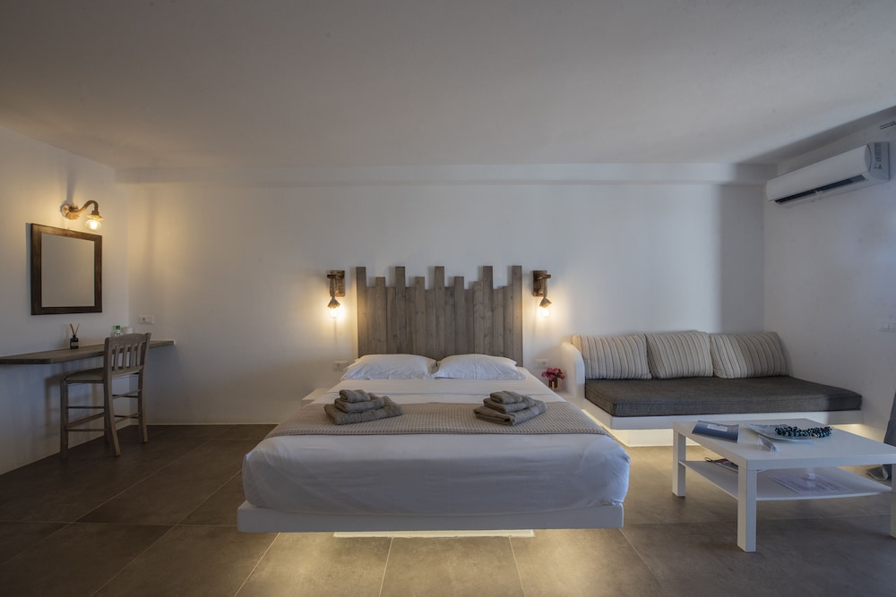 Suite Aris with Outdoor Plunge Pool