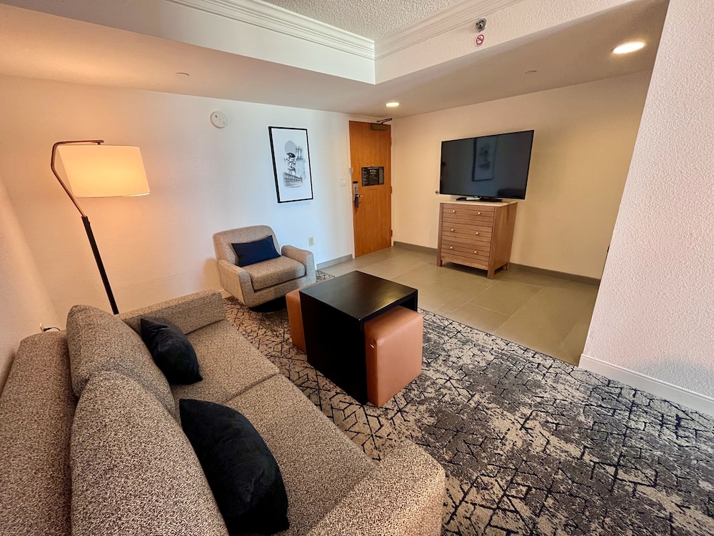 Studio Suite, Multiple Beds, Balcony, Pool View - Photo 13