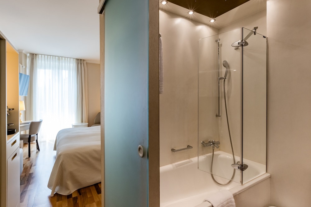 Double or Twin Room, River View - Photo 7
