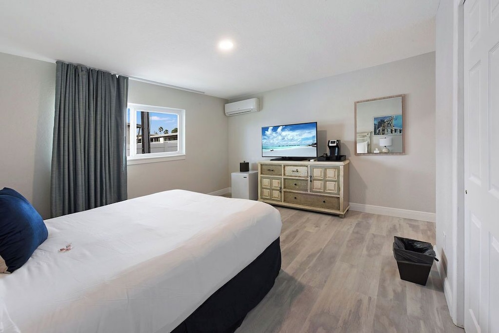 Superior Room, 1 Queen Bed, Pets Allowed photo 2