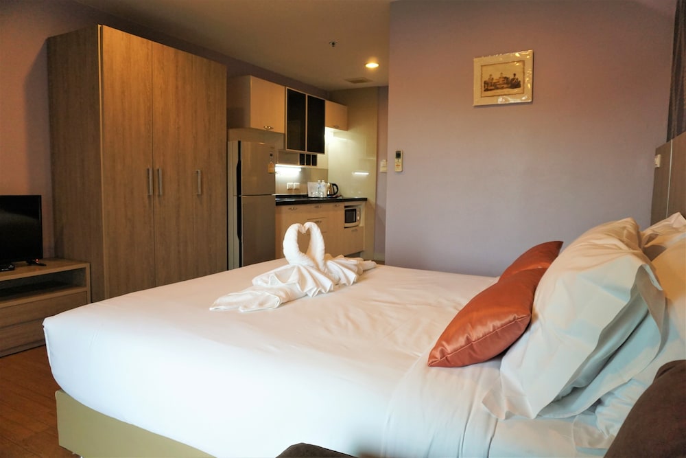 Studio, 1 Queen Bed, Non Smoking, Kitchenette