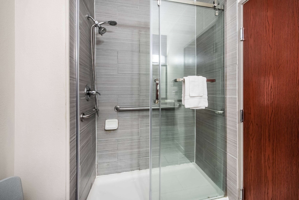Room, 2 Queen Beds, Accessible, Non Smoking (Mobility Accessible) - Photo 4