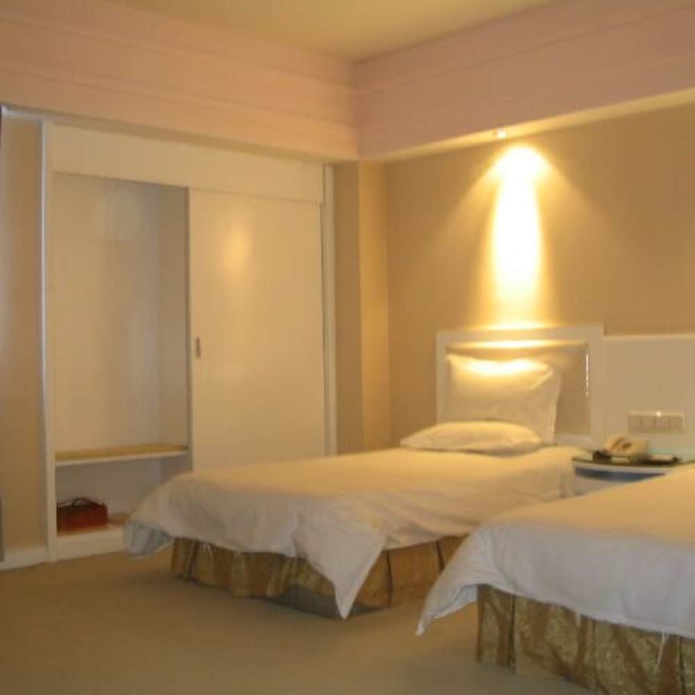 Standard Double or Twin Room photo 2