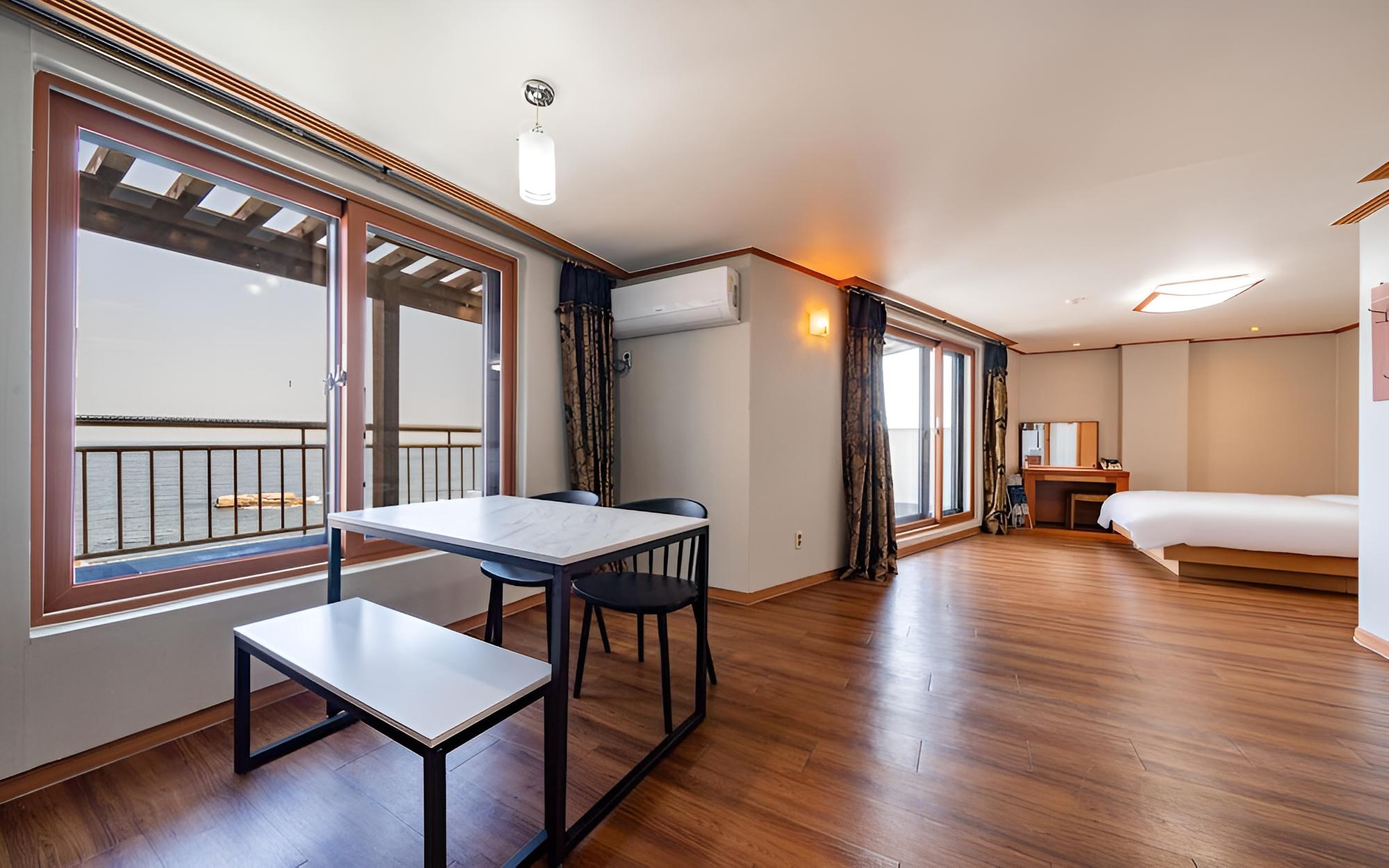 Room (Donghae 706 (Ocean view terrace/outdo) photo 1
