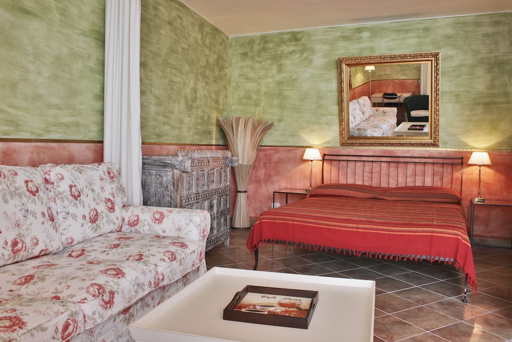 Deluxe Studio Suite, 1 Queen Bed, Sea View - Photo 2