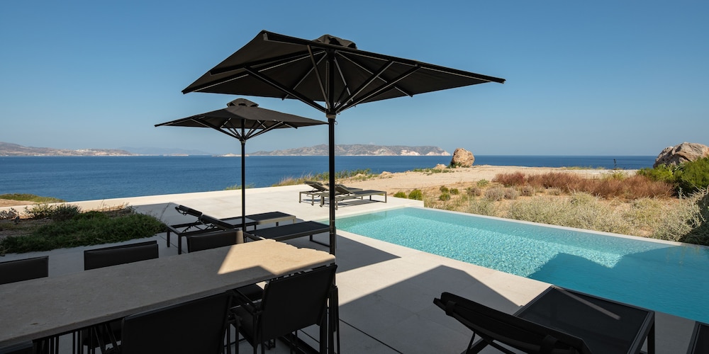 Villa, 2 Bedrooms, Oceanfront photo 2