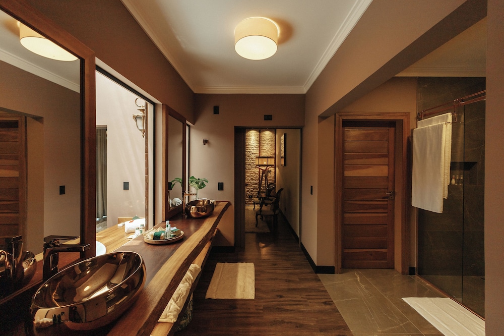 Presidential Cabin, 1 Bedroom thumbnail 6