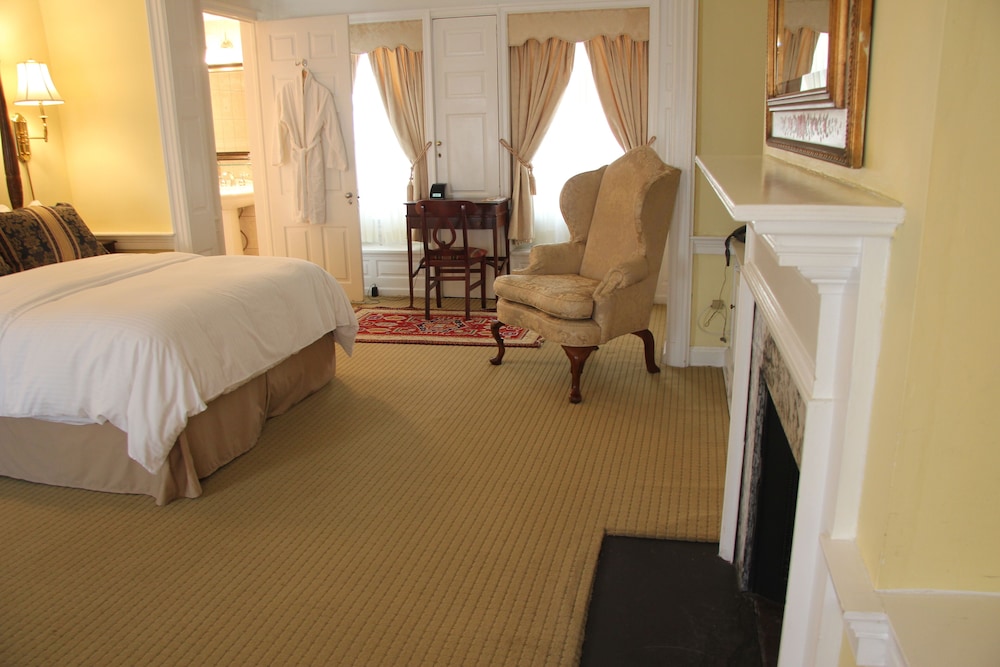 Luxury Room 201 Main House