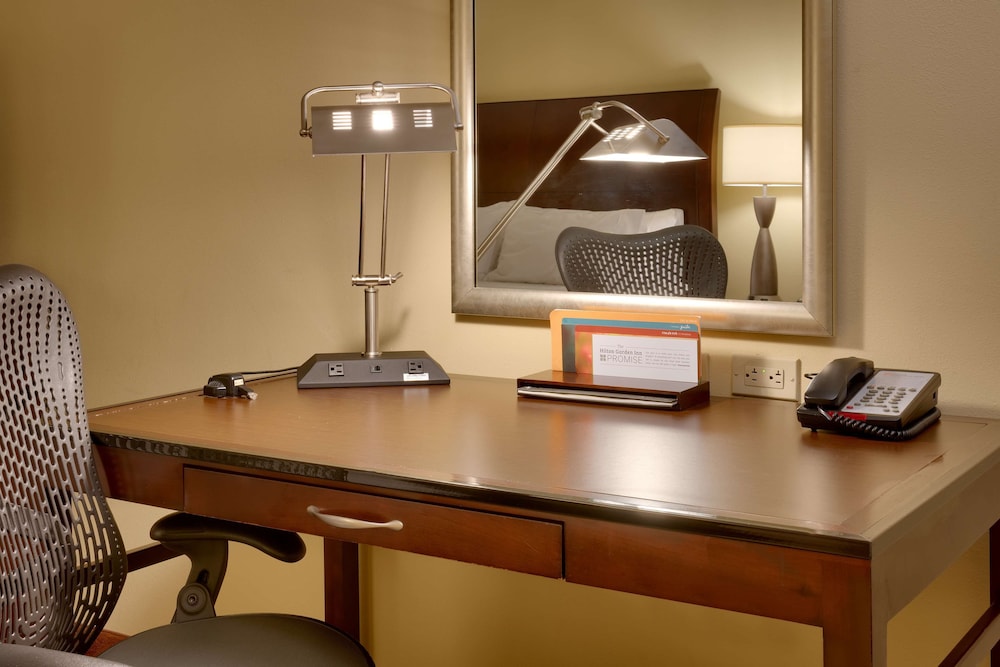 Hearing Accessible Whirlpool Room, 1 King - Photo 1