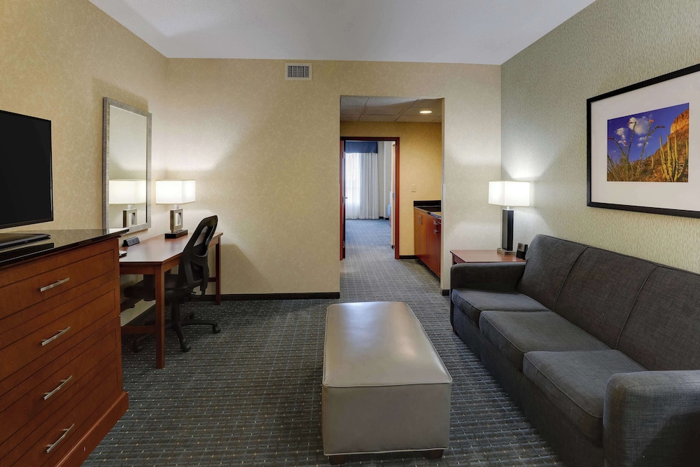 Suite, Multiple Beds, Refrigerator & Microwave (Sofabed, 2 Rooms, Hearing, Tub)