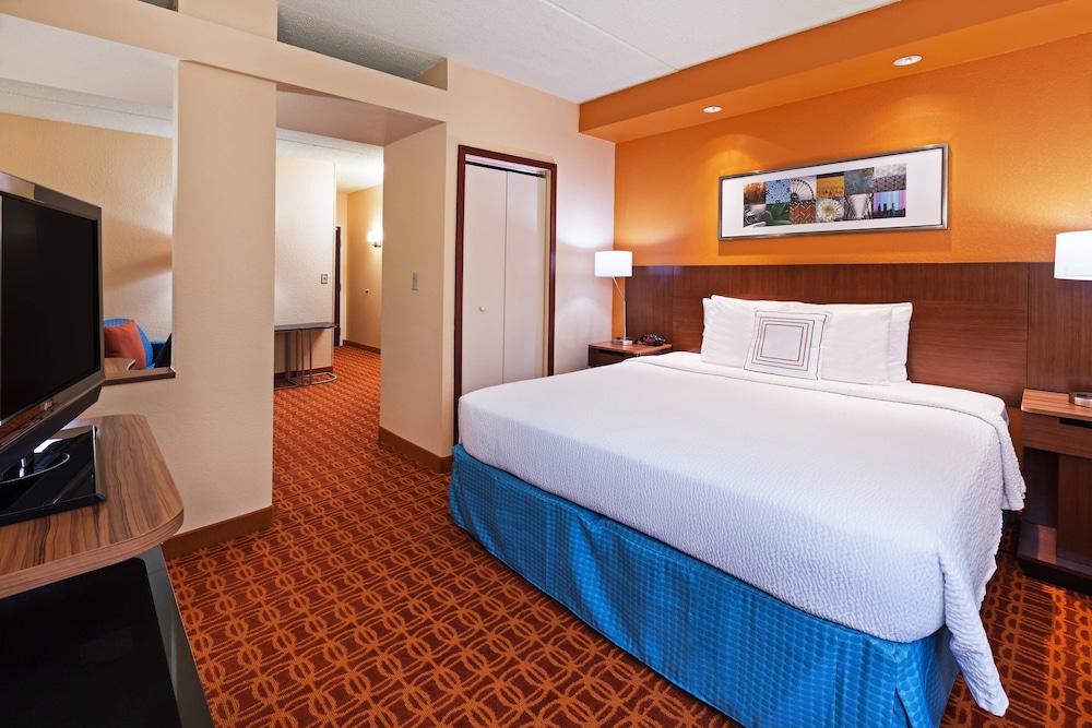 Suite, 1 King Bed with Sofa bed (Mobility Accessible, Tub) - Photo 1