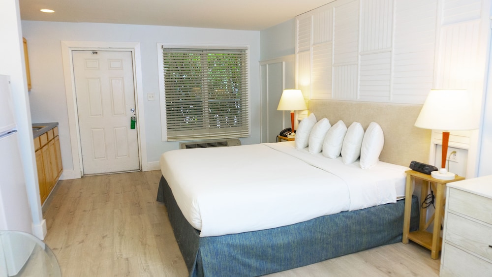 Business Suite, 1 King Bed - Photo 5