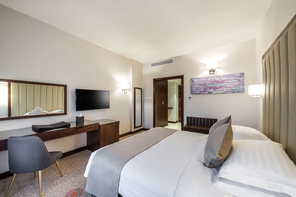 Superior Room, 1 King Bed, Non Smoking, City View - Photo 1