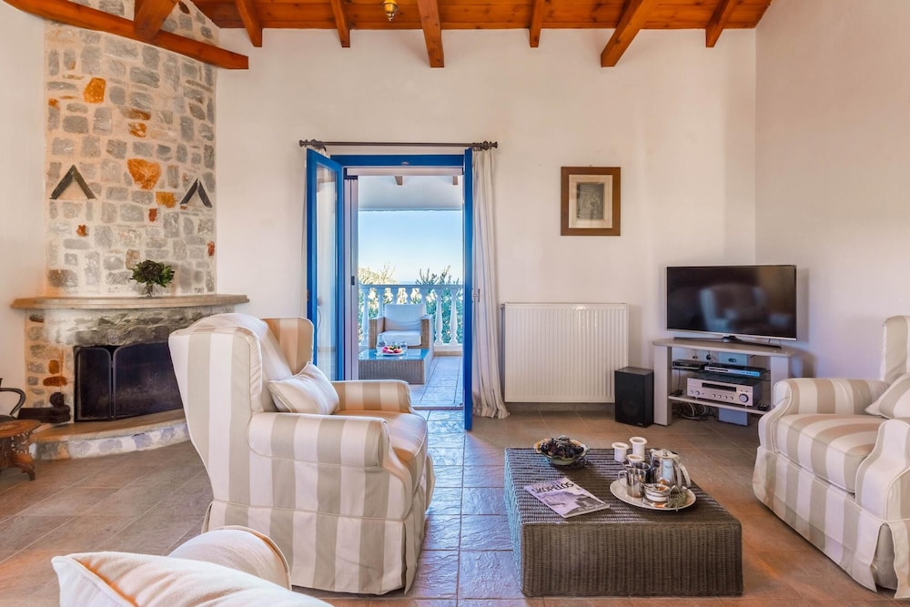 Villa photo 1