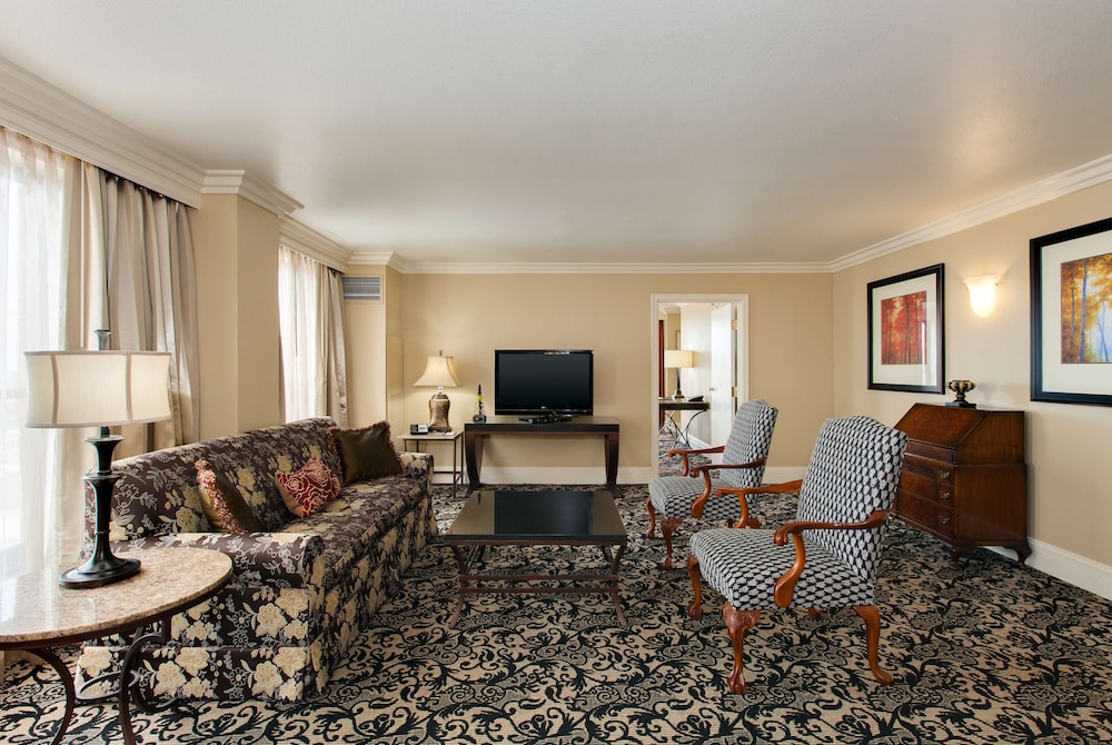 Suite, 1 King Bed, Non Smoking (Chairman's) - Photo 2