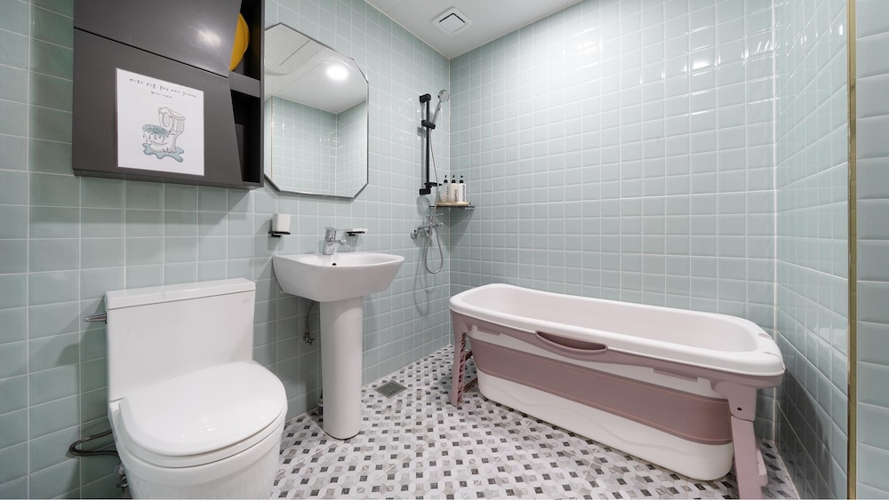 Basic Room, 1 Bedroom (201) - Photo 9