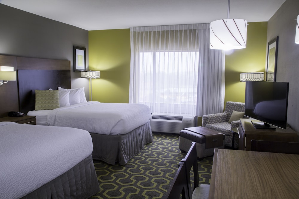 Studio, 2 Queen Beds (Mobility/Hearing Accessible, Tub)