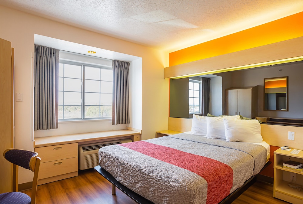Standard Suite, 1 King Bed, Non Smoking