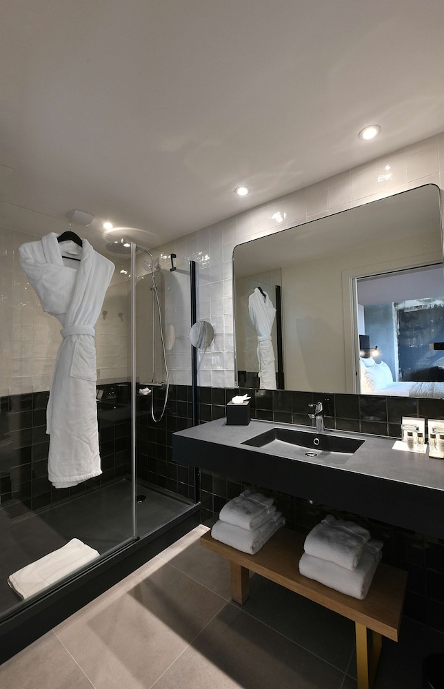 Junior Suite, 1 King Bed with Sofa bed - Photo 2