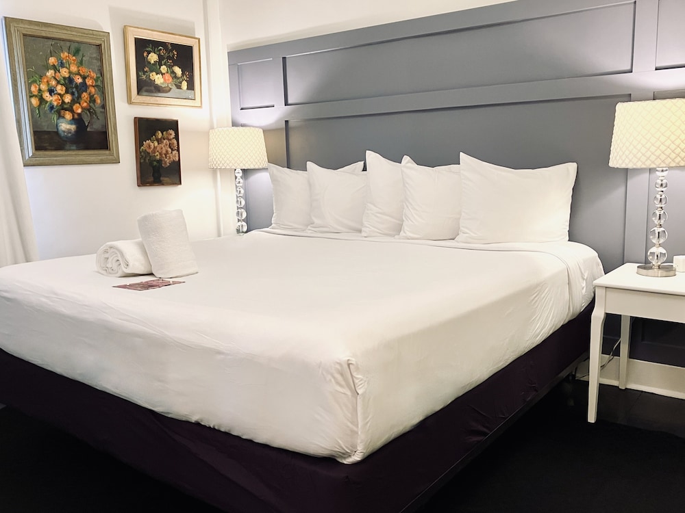 Room, 1 King Bed photo 3