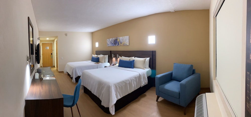 Standard Quadruple Room, 2 Queen Beds