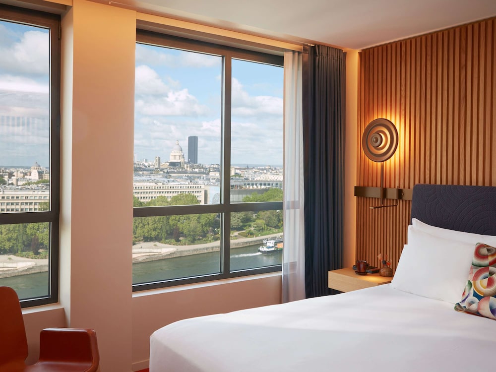 Chambre Iconic Paris Skyline, 1 grand lit, Vue Seine et Tour Eiffel