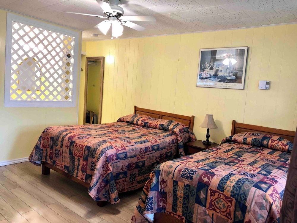 Motel Small Family Room photo 1