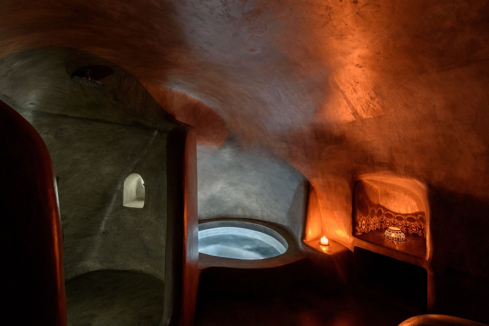 Suite with Indoor Outdoor Hot tub Terrace with Caldera View - Photo 12