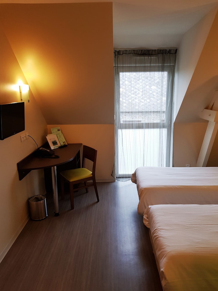 Accessible Twin Room with shower