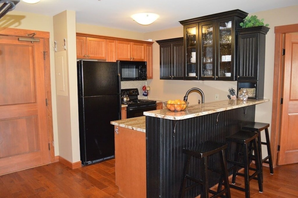 Condo, 2 Bedrooms photo 3