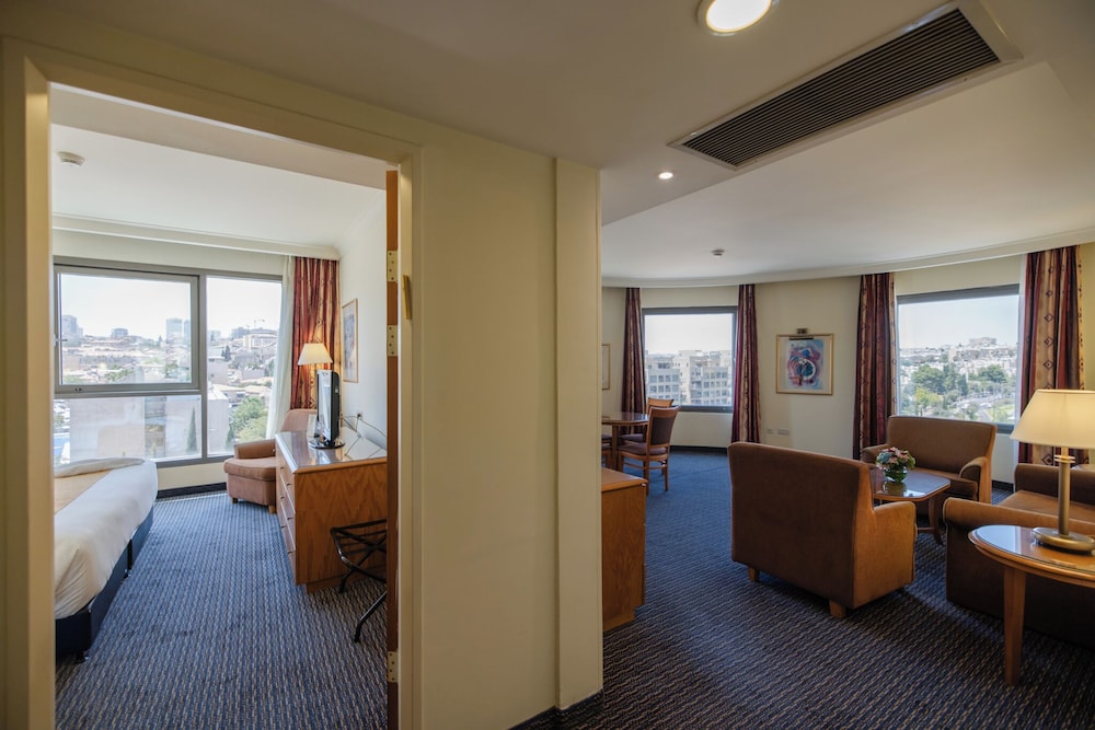 Deluxe Suite - Photo 2
