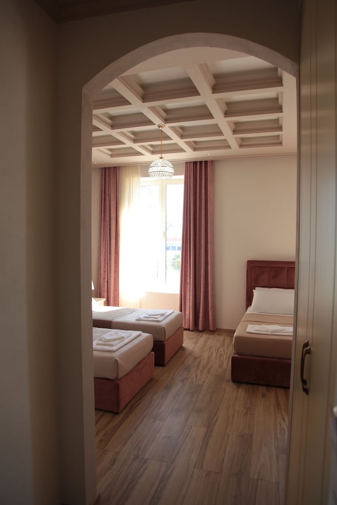 Triple Room, 3 Twin Beds, Balcony, Partial Sea View photo 2