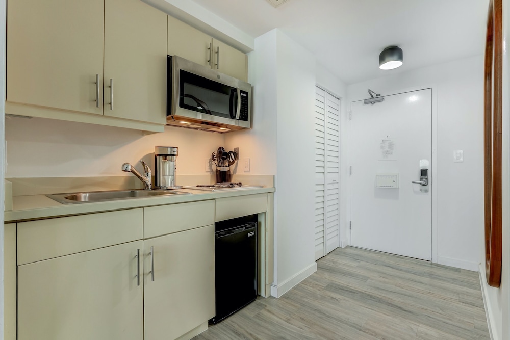 Double Bay Studio Sleeps 4 in Coconut Grove photo 3