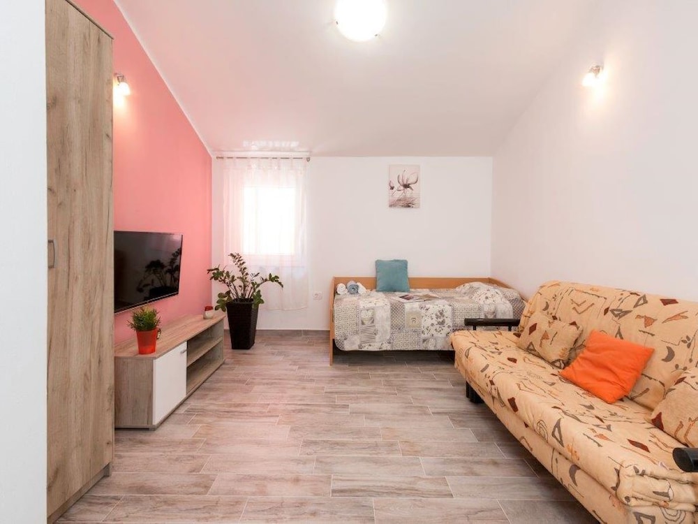 Apartment (B4+1 N3)