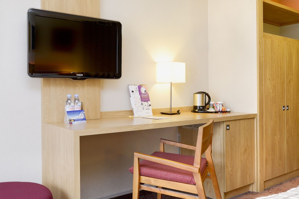 Standard Twin Room, 2 Twin Beds, Balcony (twin beds, sofa) - Photo 2