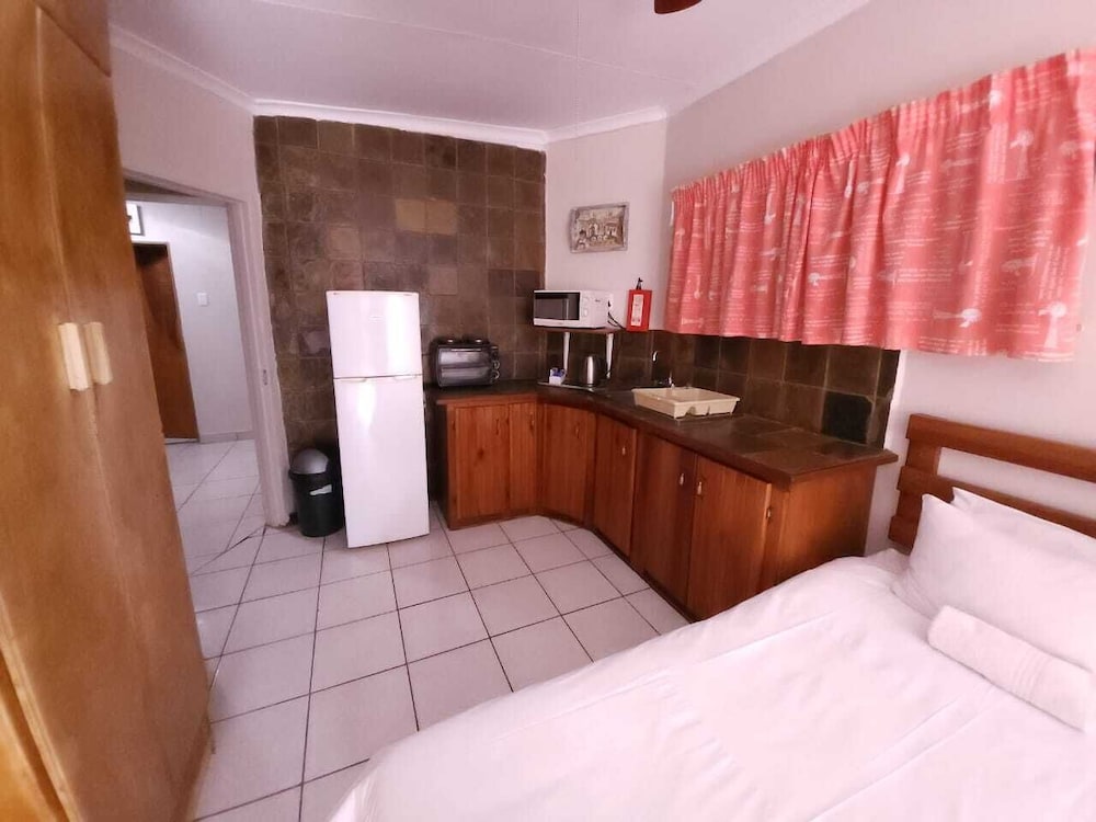 5-6 Sleeper Self Catering Rooms - Photo 3