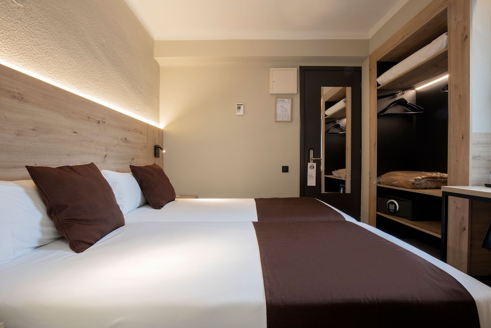 Double Room (Interior)