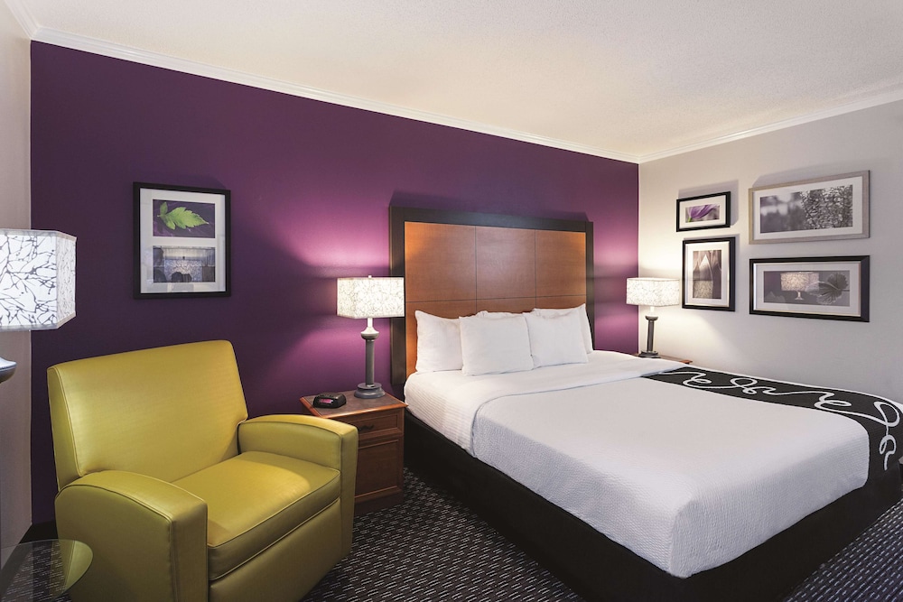 Room, 1 King Bed, Non Smoking - Photo 14