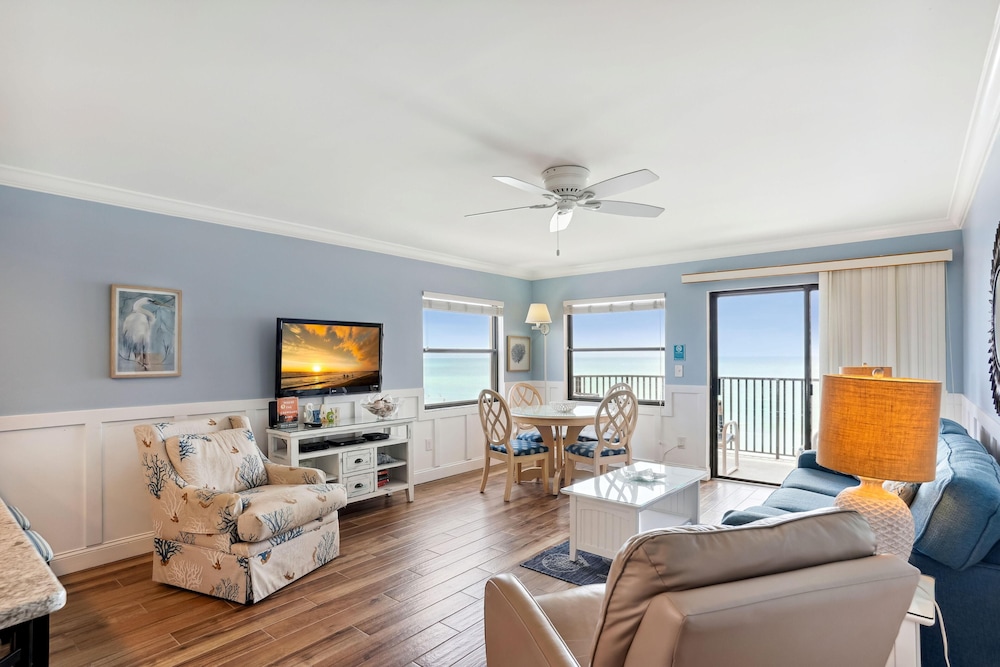 Condo, 1 King Bed (Emerald Isle 401 - Premier) photo 3