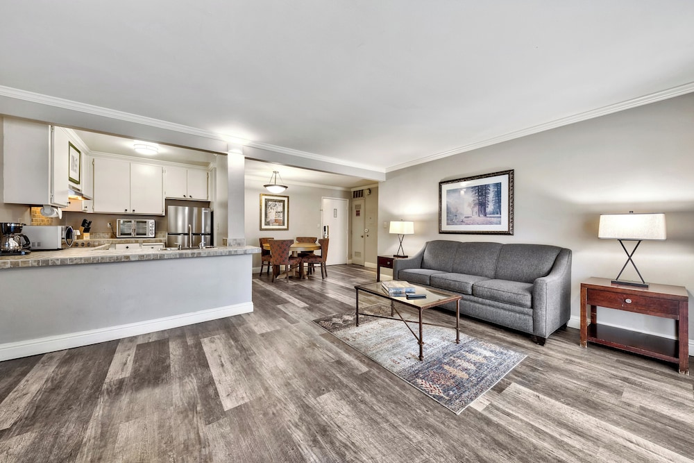 Deluxe Suite, 1 Bedroom (ADA) - Photo 7