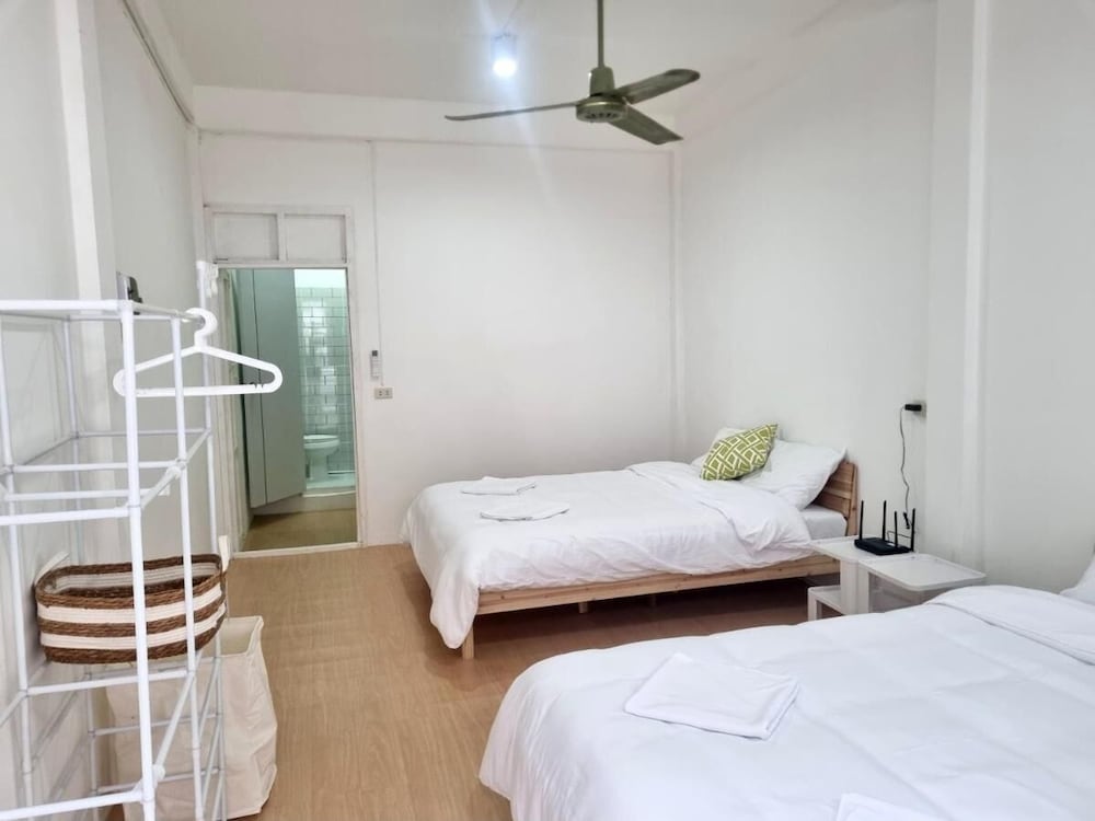 Comfort Townhome, Kitchenette, City View photo 3